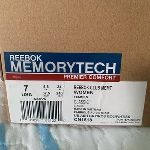 Size 7 Reebok club memt